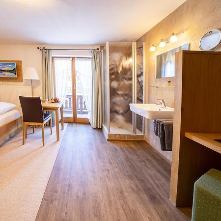Fruehstueckspension Gaestehaus Zum Weissen Roessl Wallgau Esterno foto