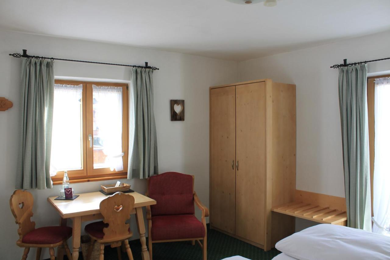 Fruehstueckspension Gaestehaus Zum Weissen Roessl Wallgau Esterno foto