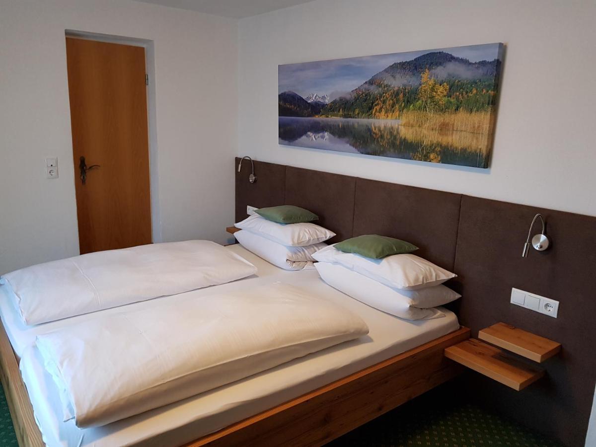 Fruehstueckspension Gaestehaus Zum Weissen Roessl Wallgau Esterno foto