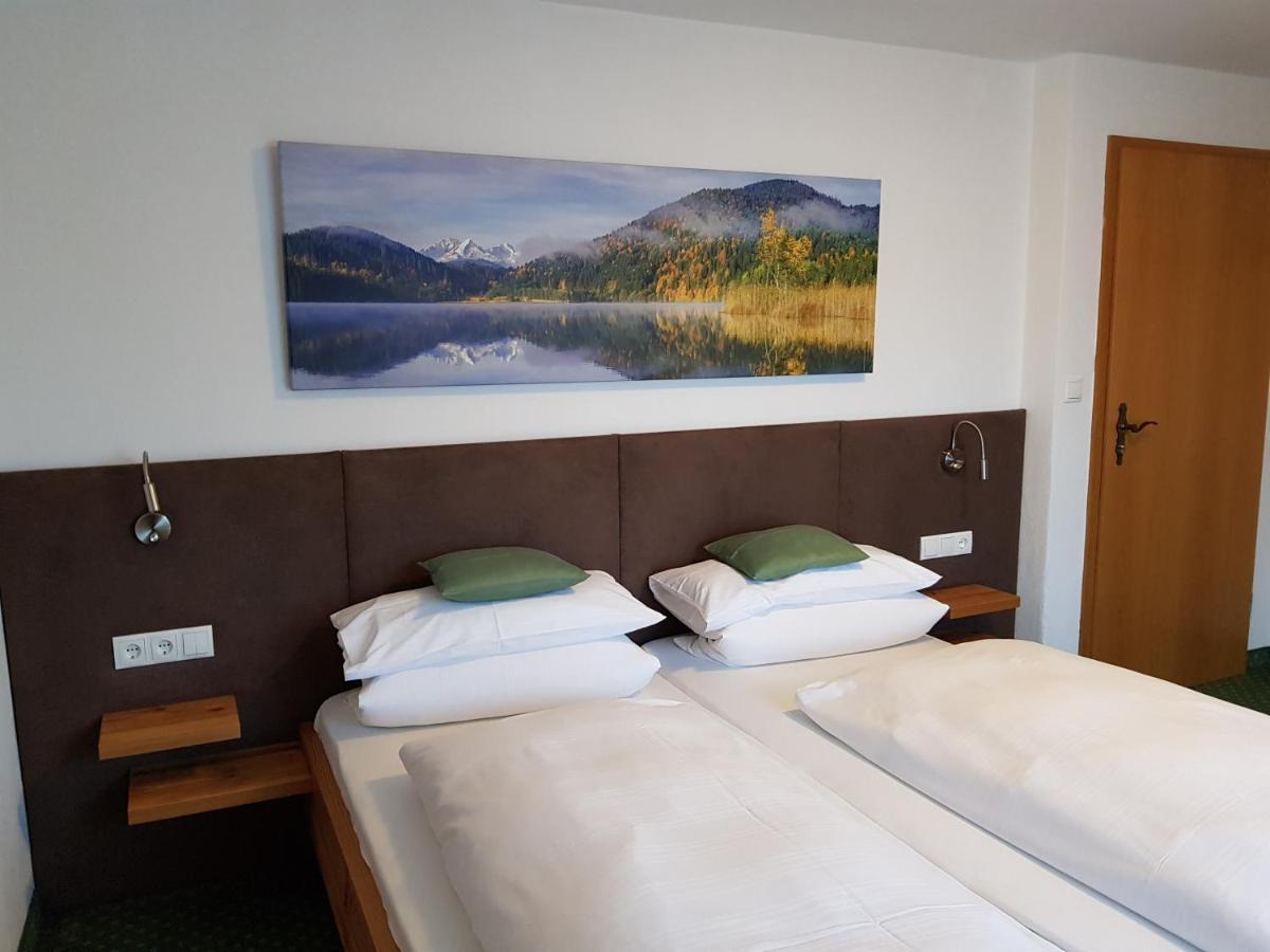 Fruehstueckspension Gaestehaus Zum Weissen Roessl Wallgau Esterno foto