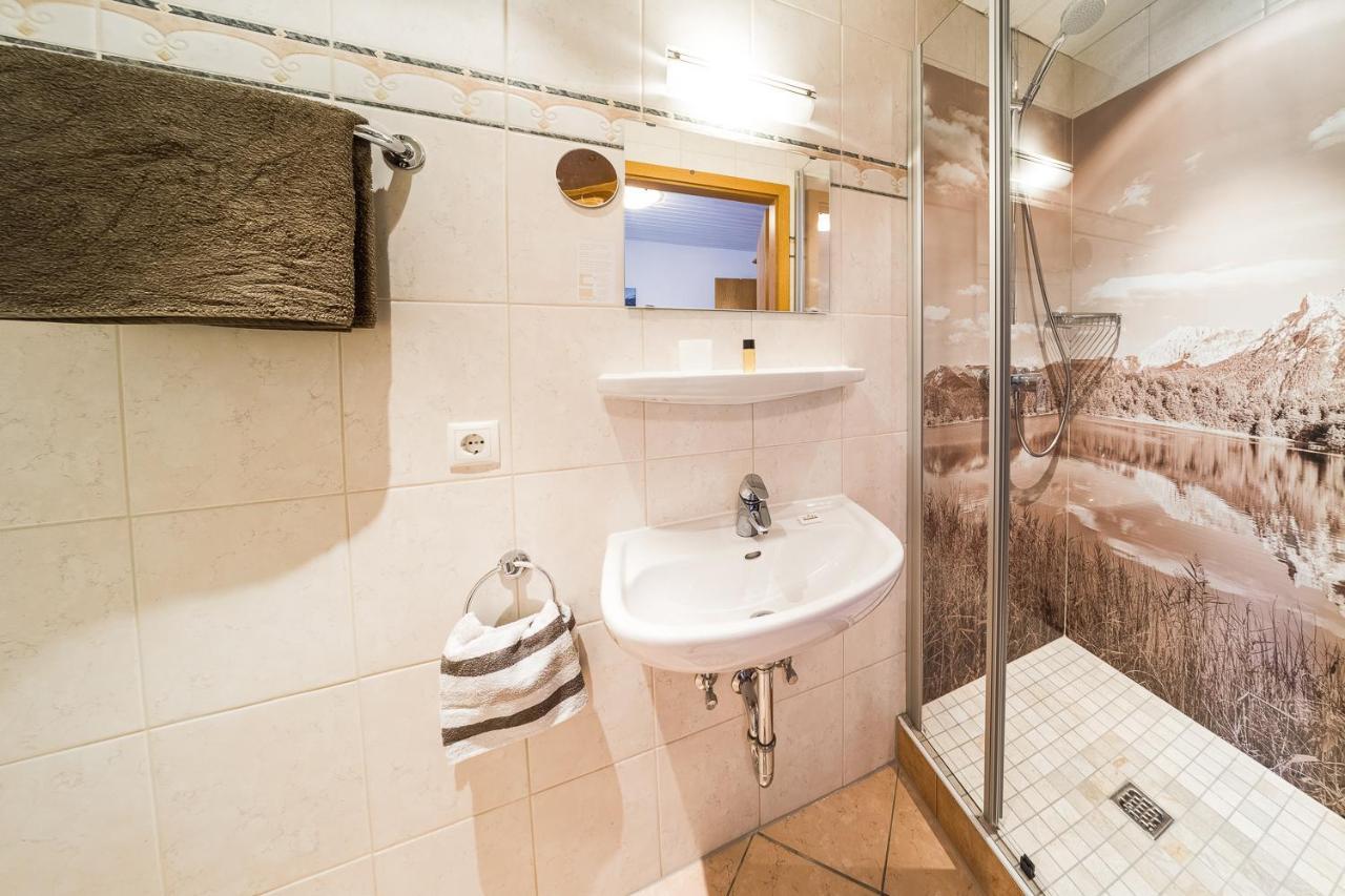 Fruehstueckspension Gaestehaus Zum Weissen Roessl Wallgau Esterno foto