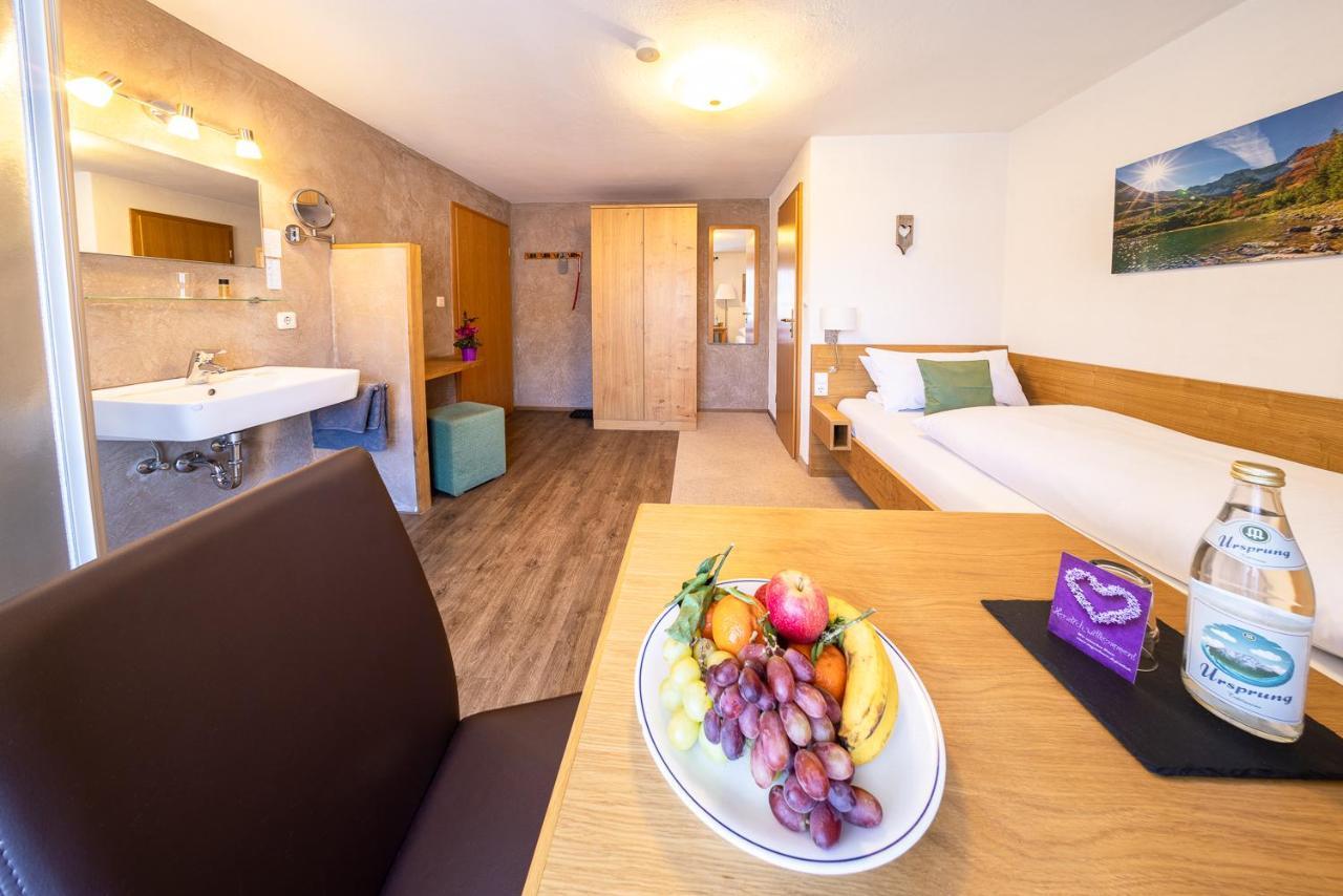 Fruehstueckspension Gaestehaus Zum Weissen Roessl Wallgau Esterno foto
