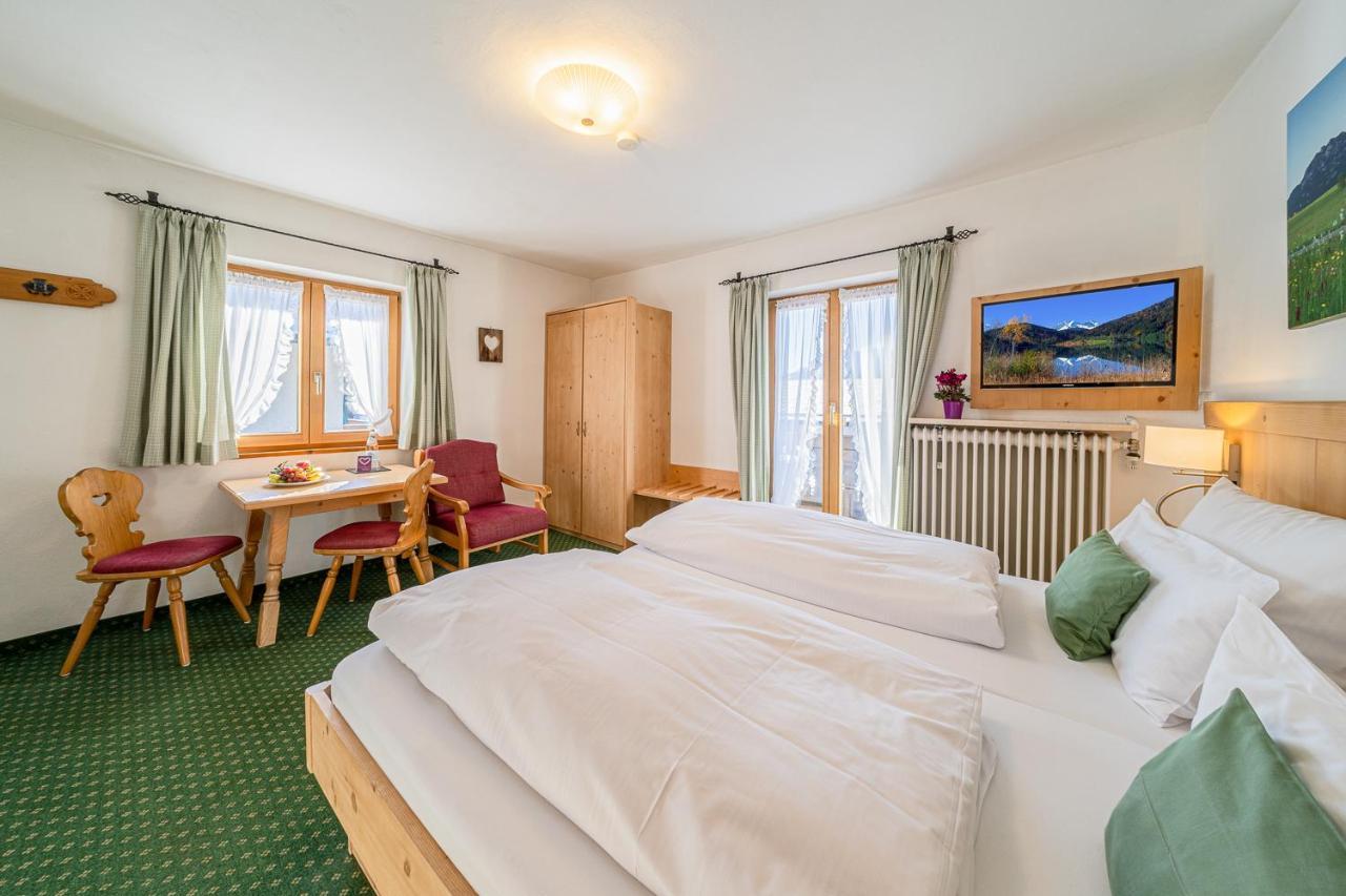 Fruehstueckspension Gaestehaus Zum Weissen Roessl Wallgau Esterno foto