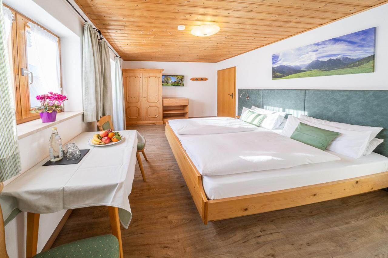 Fruehstueckspension Gaestehaus Zum Weissen Roessl Wallgau Esterno foto