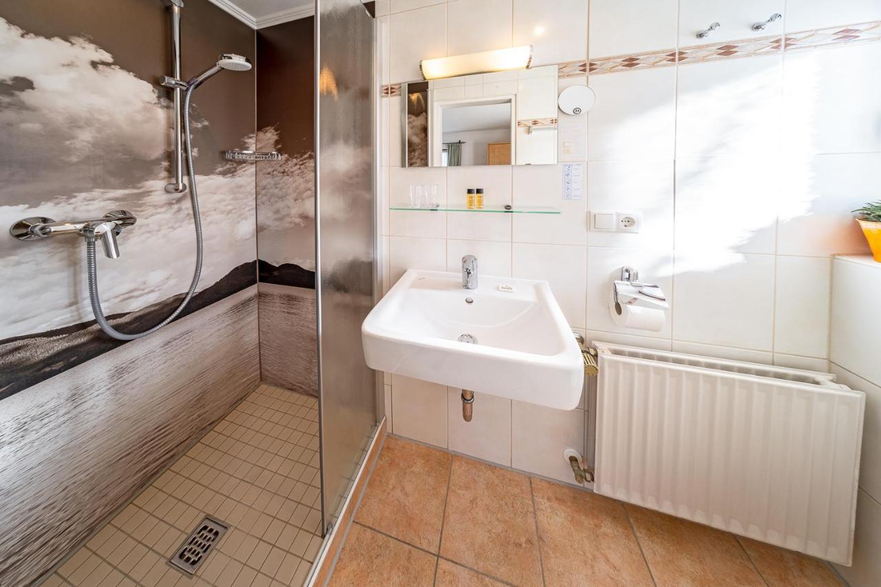 Fruehstueckspension Gaestehaus Zum Weissen Roessl Wallgau Esterno foto