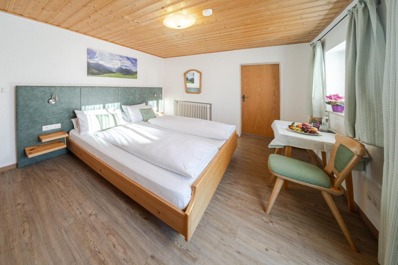 Fruehstueckspension Gaestehaus Zum Weissen Roessl Wallgau Esterno foto