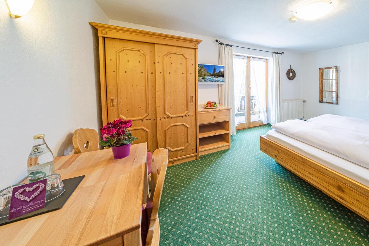 Fruehstueckspension Gaestehaus Zum Weissen Roessl Wallgau Esterno foto