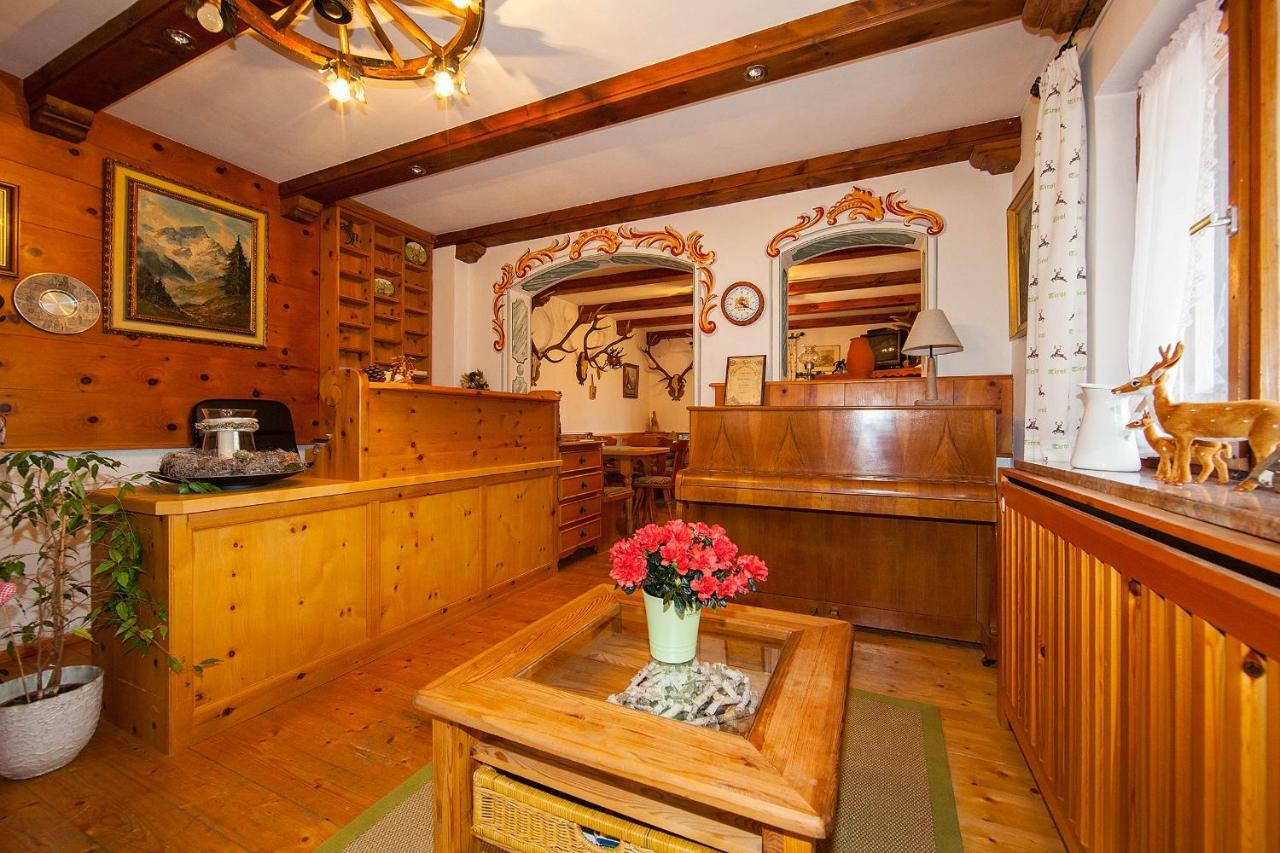 Fruehstueckspension Gaestehaus Zum Weissen Roessl Wallgau Esterno foto